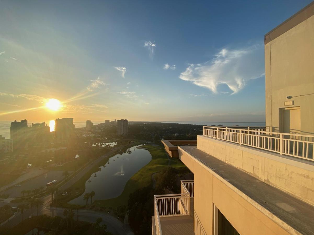 Ocean View Luxurious Condo-Best Location + Balcony เดสติน ภายนอก รูปภาพ