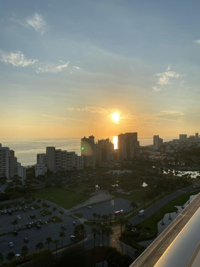 Ocean View Luxurious Condo-Best Location + Balcony เดสติน ภายนอก รูปภาพ